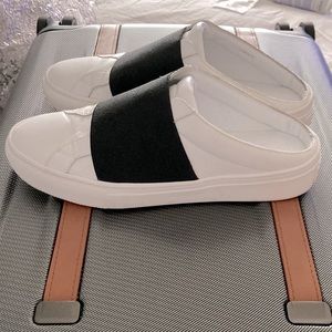 Vía Spiga slip on sneakers